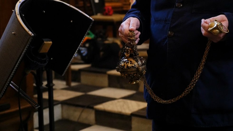 Recording thurible with incense